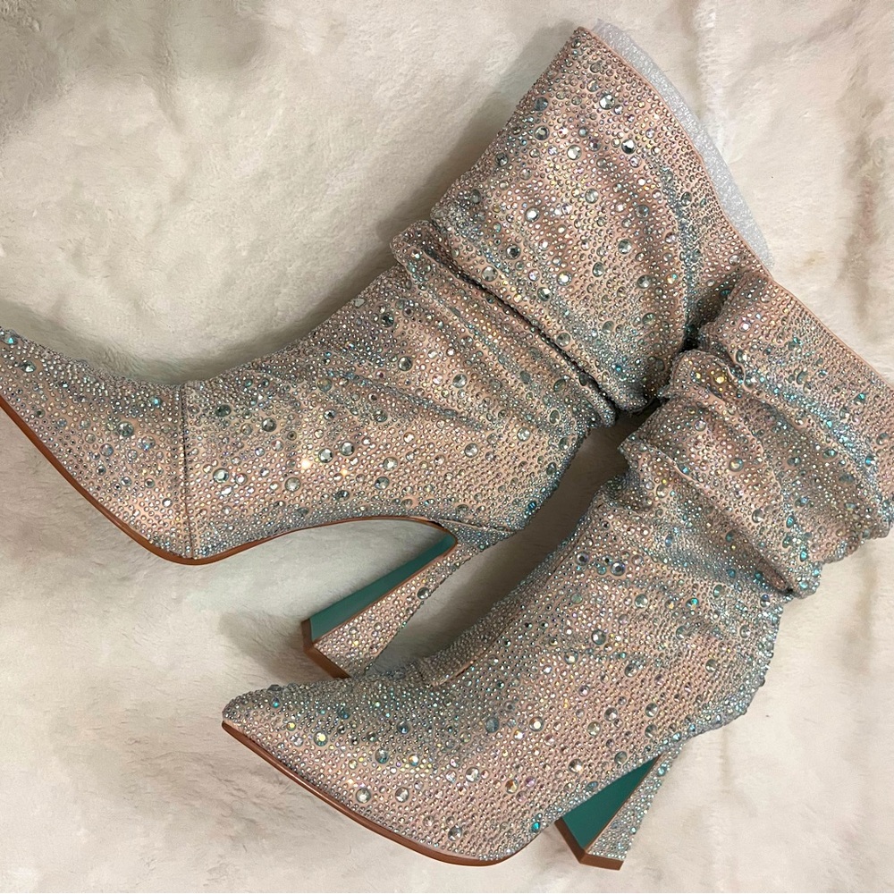Betsey Johnson Winter 2023 silver bootie w/ iridescent crystals
